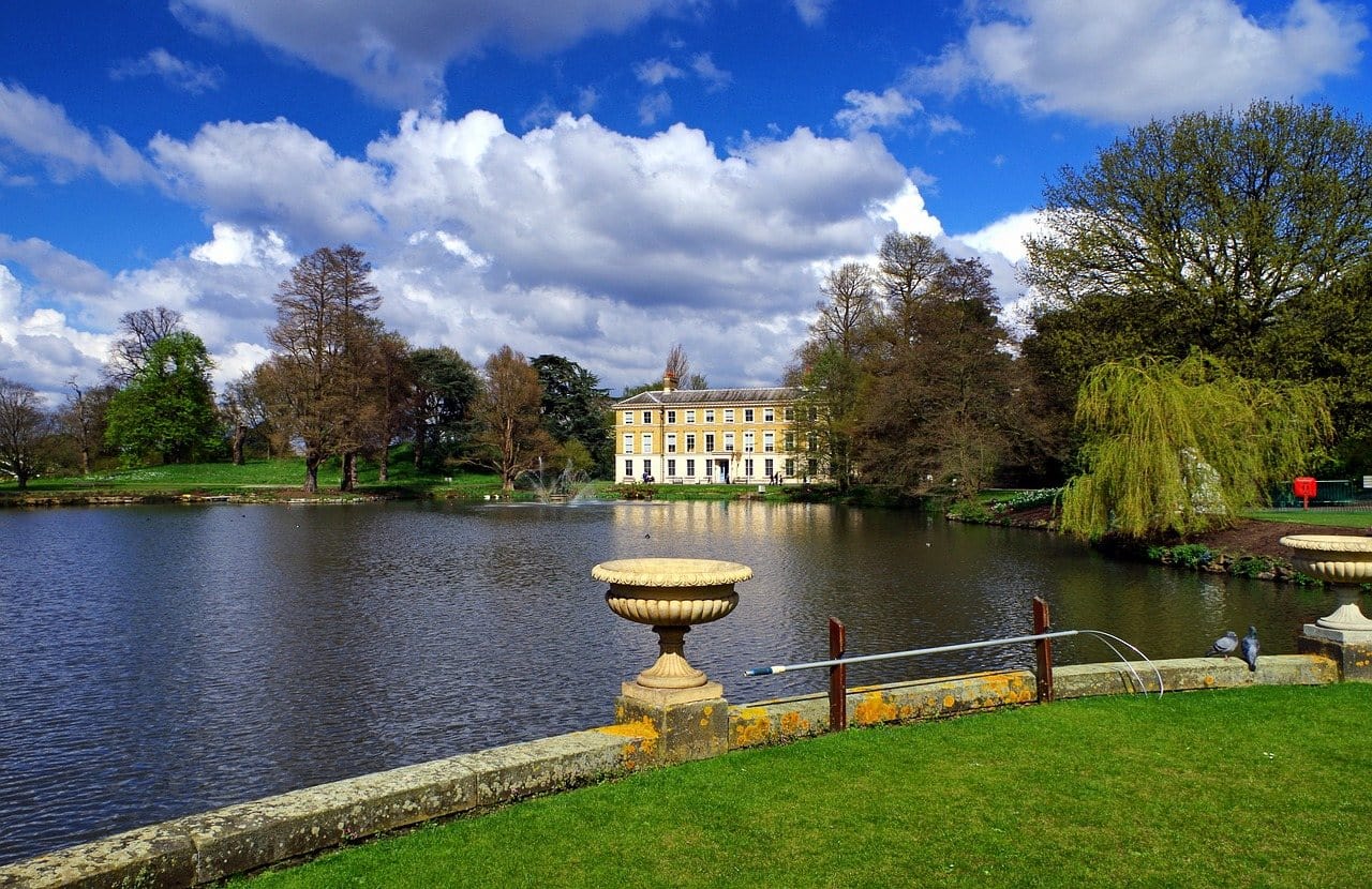 Lake in Kew gardens